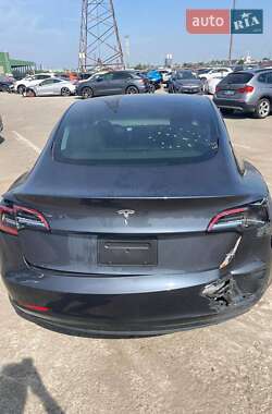 Седан Tesla Model 3 2023 в 