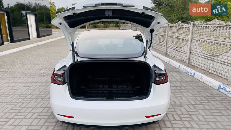Седан Tesla Model 3 2022 в Запоріжжі