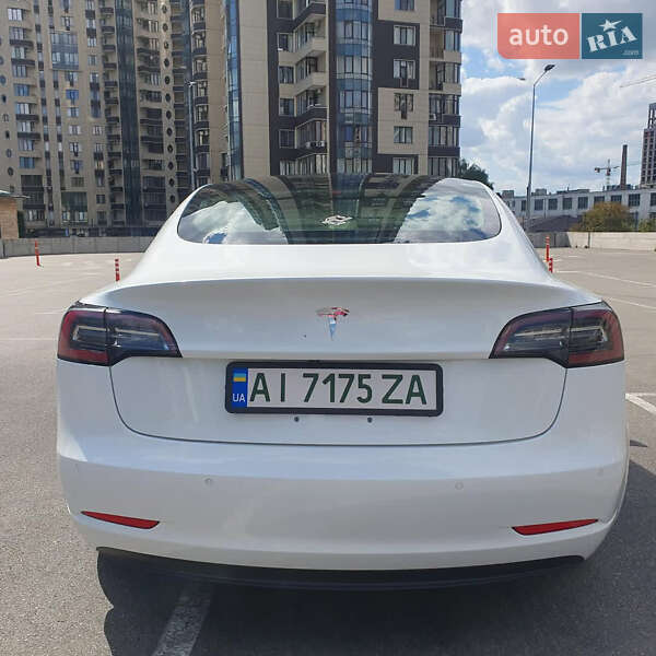 Седан Tesla Model 3 2018 в Києві