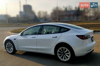 Седан Tesla Model 3 2022 в Киеве