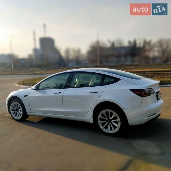 Седан Tesla Model 3 2022 в Києві