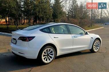 Седан Tesla Model 3 2022 в 