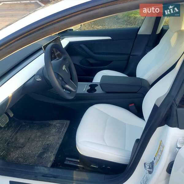 Седан Tesla Model 3 2022 в Києві