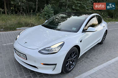 Седан Tesla Model 3 2020 в Новояворовске