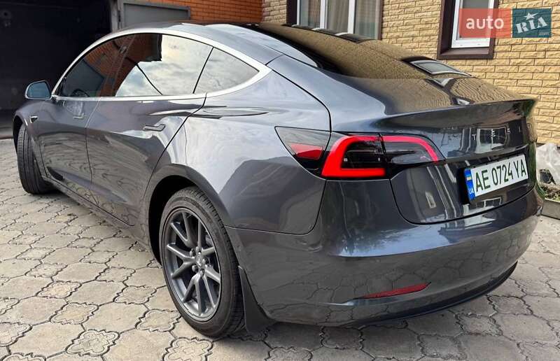 Седан Tesla Model 3 2020 в Днепре