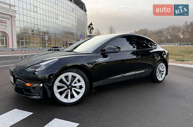 Седан Tesla Model 3 2022 в 