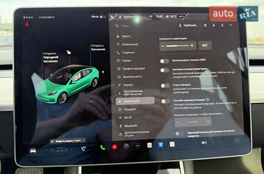 Седан Tesla Model 3 2019 в Черновцах