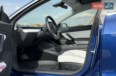 Седан Tesla Model 3 2019 в Черновцах