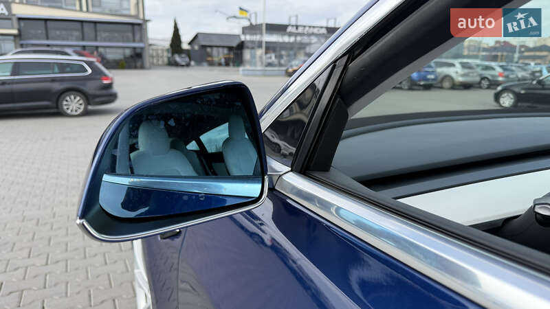 Седан Tesla Model 3 2019 в Черновцах