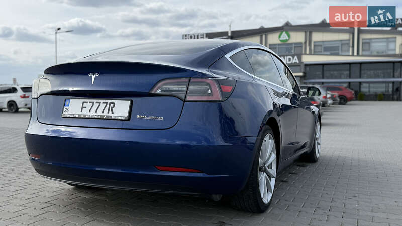 Седан Tesla Model 3 2019 в Черновцах