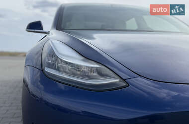 Седан Tesla Model 3 2019 в Черновцах