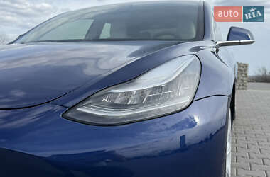 Седан Tesla Model 3 2019 в Черновцах