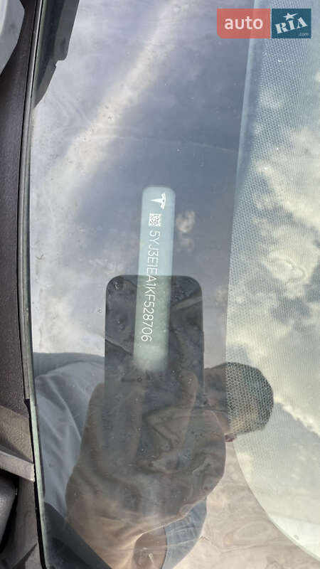 Седан Tesla Model 3 2019 в Черновцах