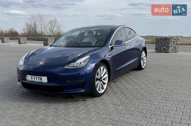 Седан Tesla Model 3 2019 в Черновцах