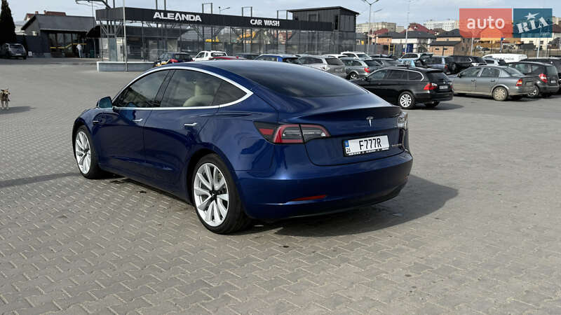Седан Tesla Model 3 2019 в Черновцах