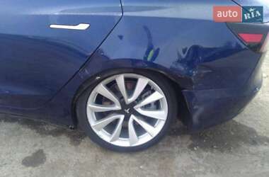 Седан Tesla Model 3 2019 в Черновцах