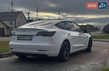 Седан Tesla Model 3 2022 в 