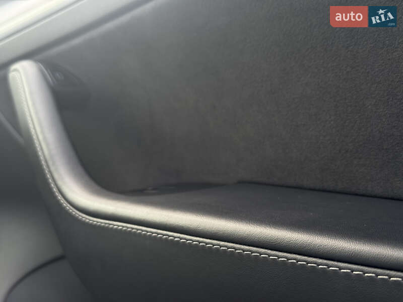 Седан Tesla Model 3 2022 в Киеве
