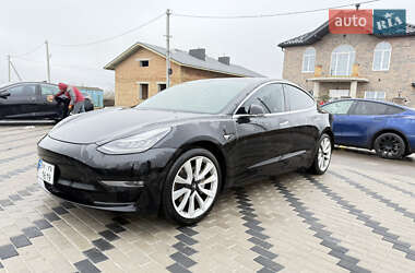 Седан Tesla Model 3 2020 в Ровно