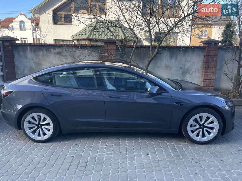 Седан Tesla Model 3 2021 в Львові