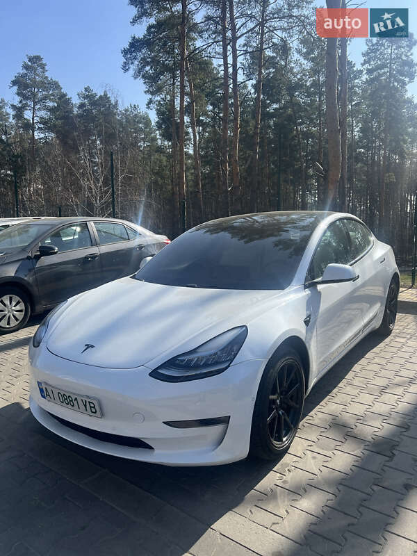 Седан Tesla Model 3 2019 в 