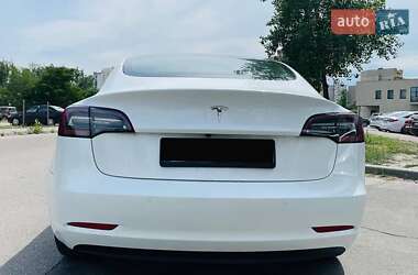 Седан Tesla Model 3 2023 в 