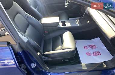 Седан Tesla Model 3 2022 в 