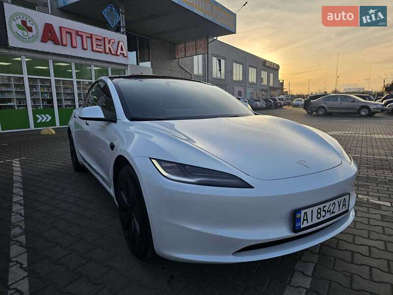 Tesla Model 3 2024
