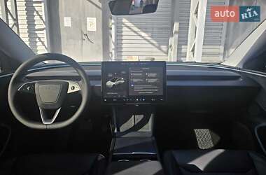 Седан Tesla Model 3 2024 в 