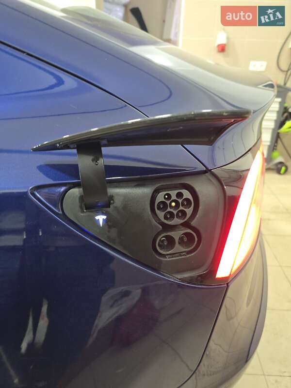 Седан Tesla Model 3 2020 в Львове