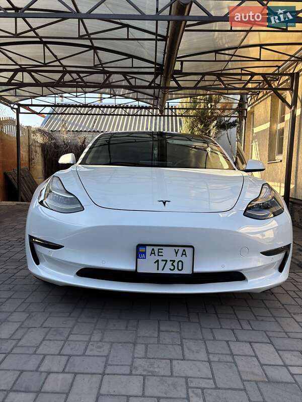 Седан Tesla Model 3 2019 в Дніпрі