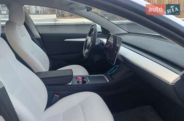 Седан Tesla Model 3 2021 в 