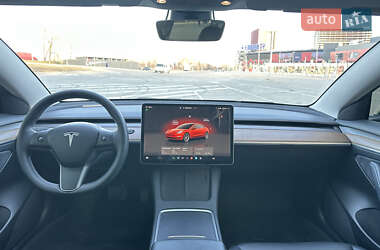 Седан Tesla Model 3 2022 в 
