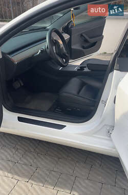 Седан Tesla Model 3 2021 в 