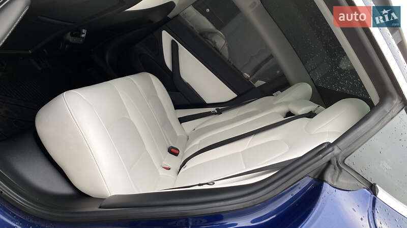 Седан Tesla Model 3 2018 в Луцке