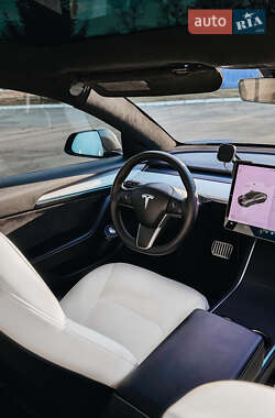 Седан Tesla Model 3 2019 в Чернівцях