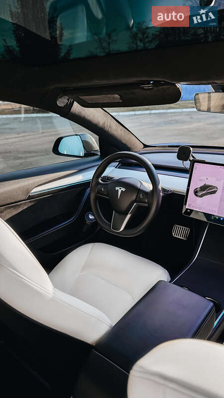 Седан Tesla Model 3 2019 в Черновцах