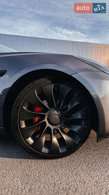 Седан Tesla Model 3 2019 в Черновцах