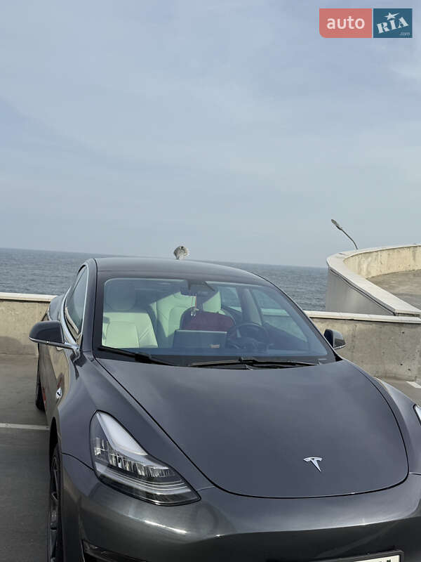 Седан Tesla Model 3 2019 в Одесі