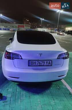 Седан Tesla Model 3 2022 в 