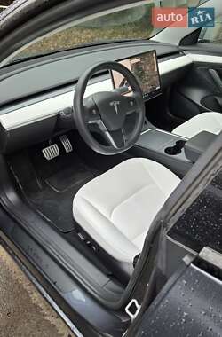 Седан Tesla Model 3 2021 в 