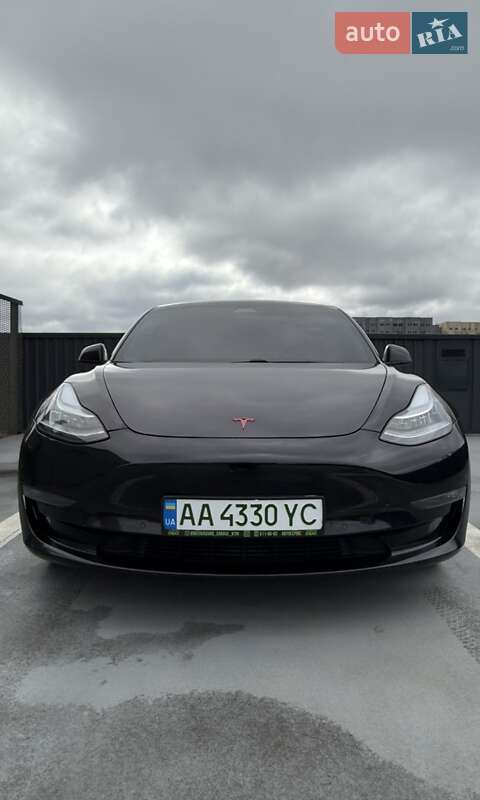 Седан Tesla Model 3 2019 в Киеве