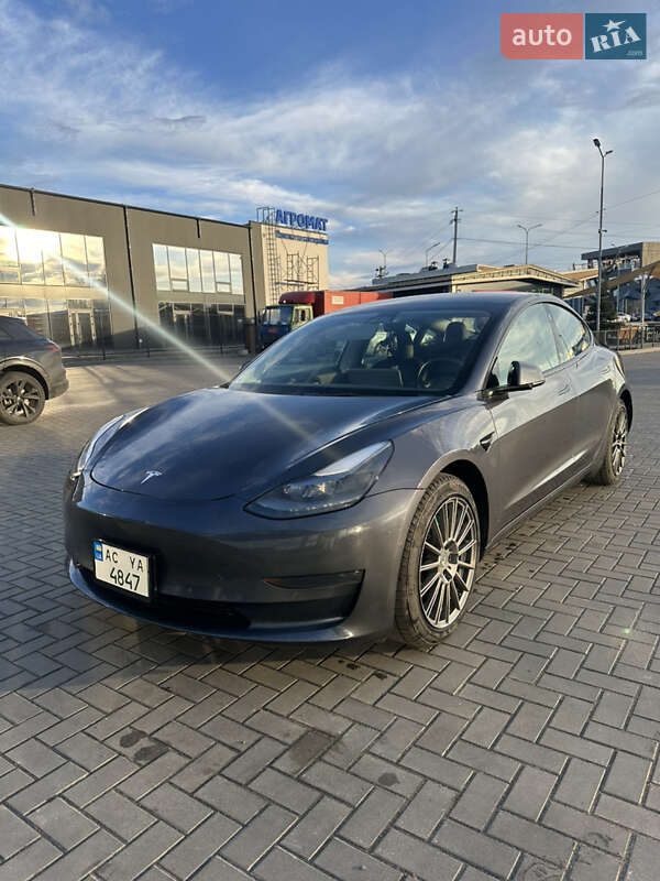 Седан Tesla Model 3 2021 в 
