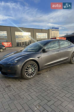Седан Tesla Model 3 2021 в 