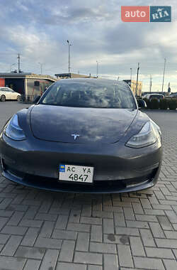 Седан Tesla Model 3 2021 в 