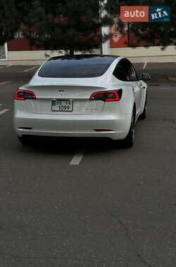 Седан Tesla Model 3 2021 в 