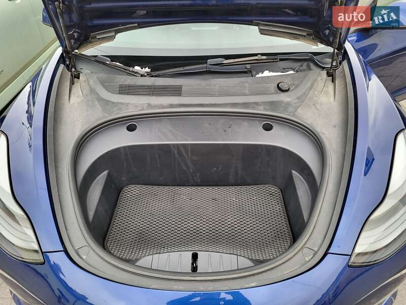 Седан Tesla Model 3 2022 в Киеве