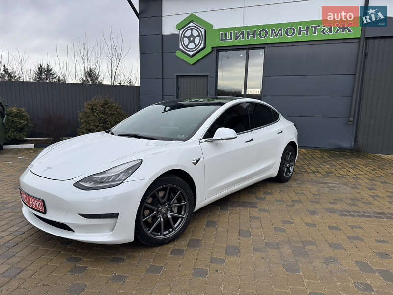 Седан Tesla Model 3 2019 в Тернополі