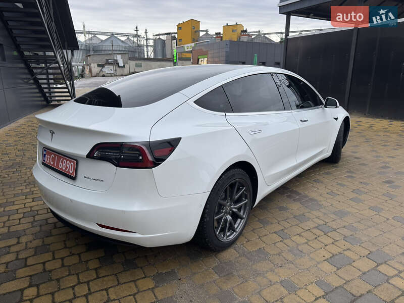 Седан Tesla Model 3 2019 в Тернополі