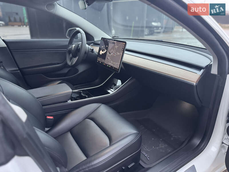 Седан Tesla Model 3 2019 в Тернополі